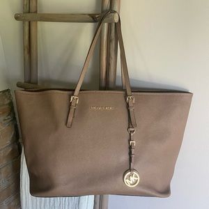 Michael Kors Jet Set Tote w/ Wallet